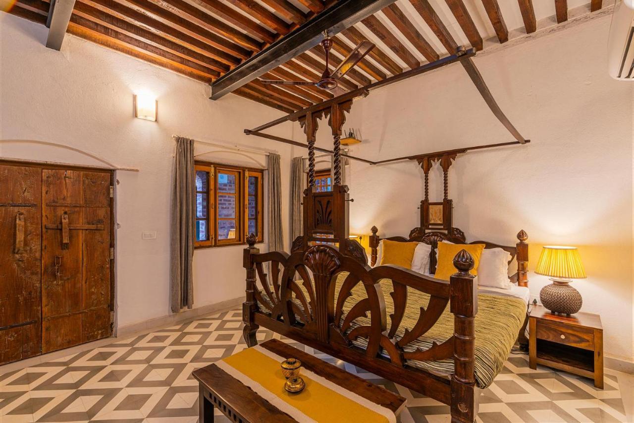 Stayvista'S Peepal Haveli - Rustic Kothi With Terrace, Breathtaking View & Bonfire Narainpur  Eksteriør billede